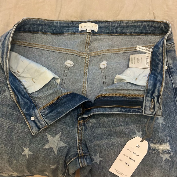 NWT Saige Medium Wash Star Print Cuffed Boyfriend Jeans - Picture 8 of 16